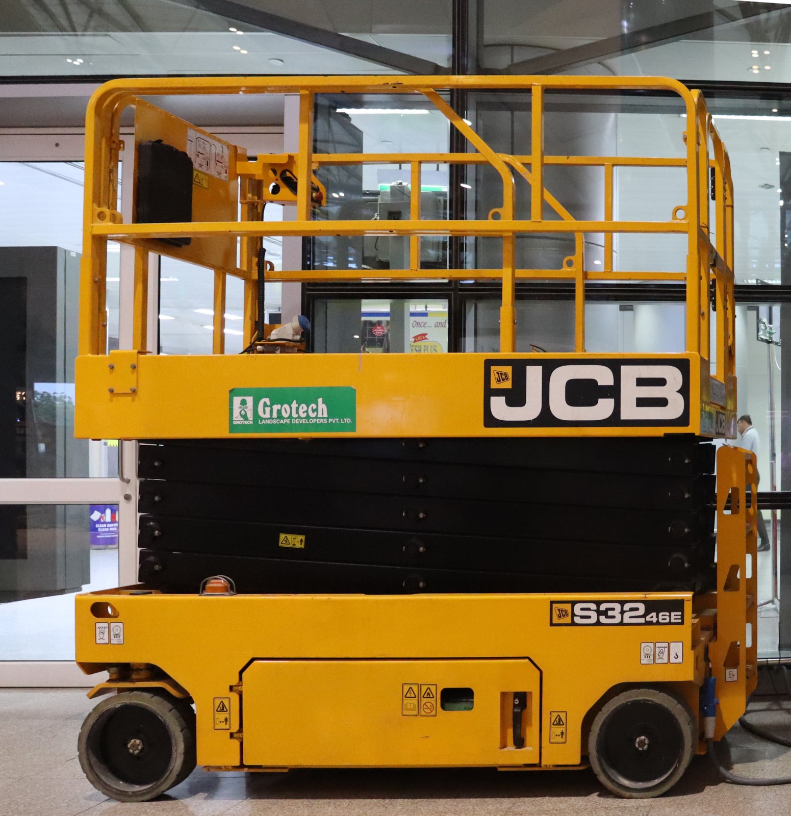 Piattaforma a forbice JCB S2632E